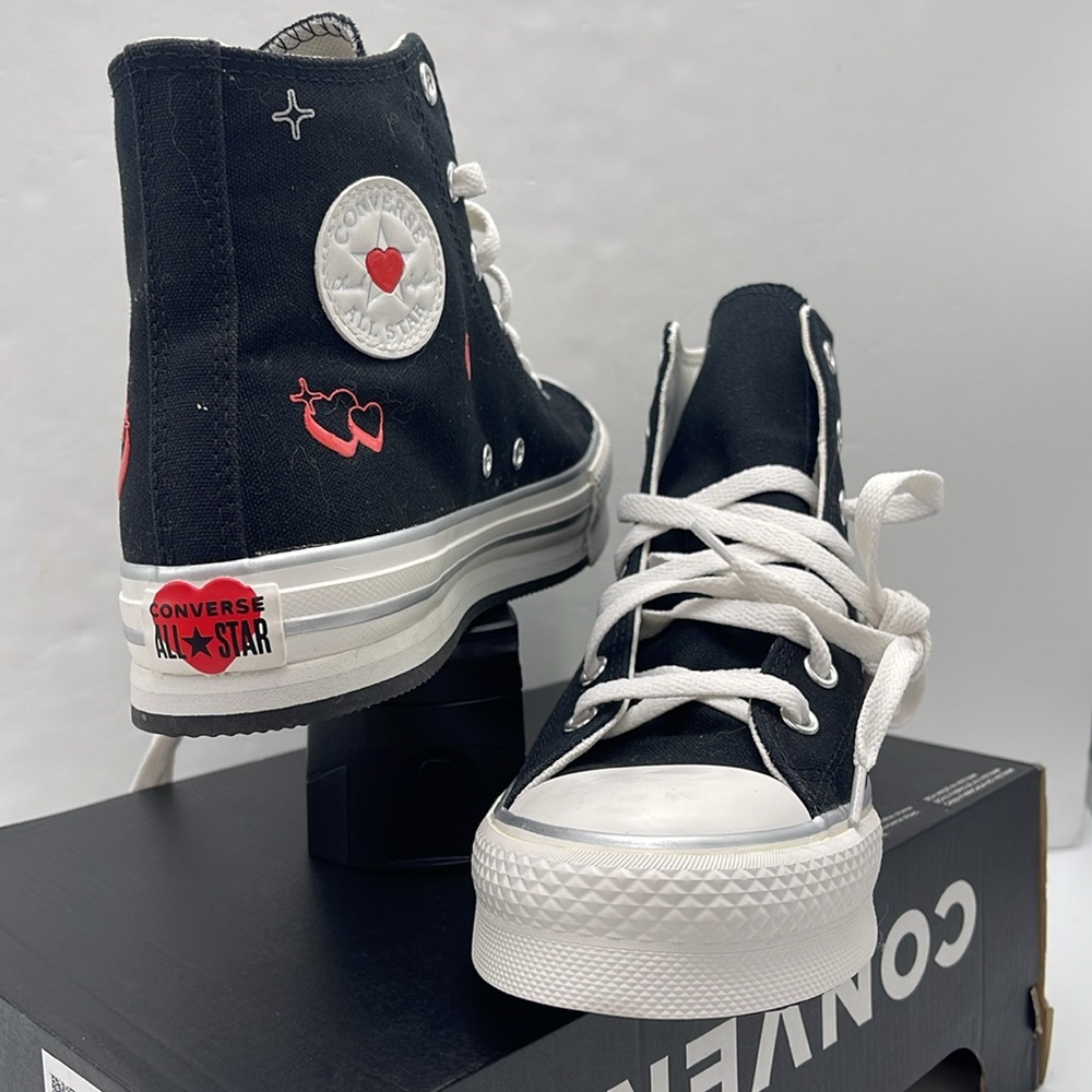 Converse WMNS High-Tops w Red Heart Details
CTAS EVA LIFT HI
BLACK/VINTAGE WHITE - Picture 8 of 16
